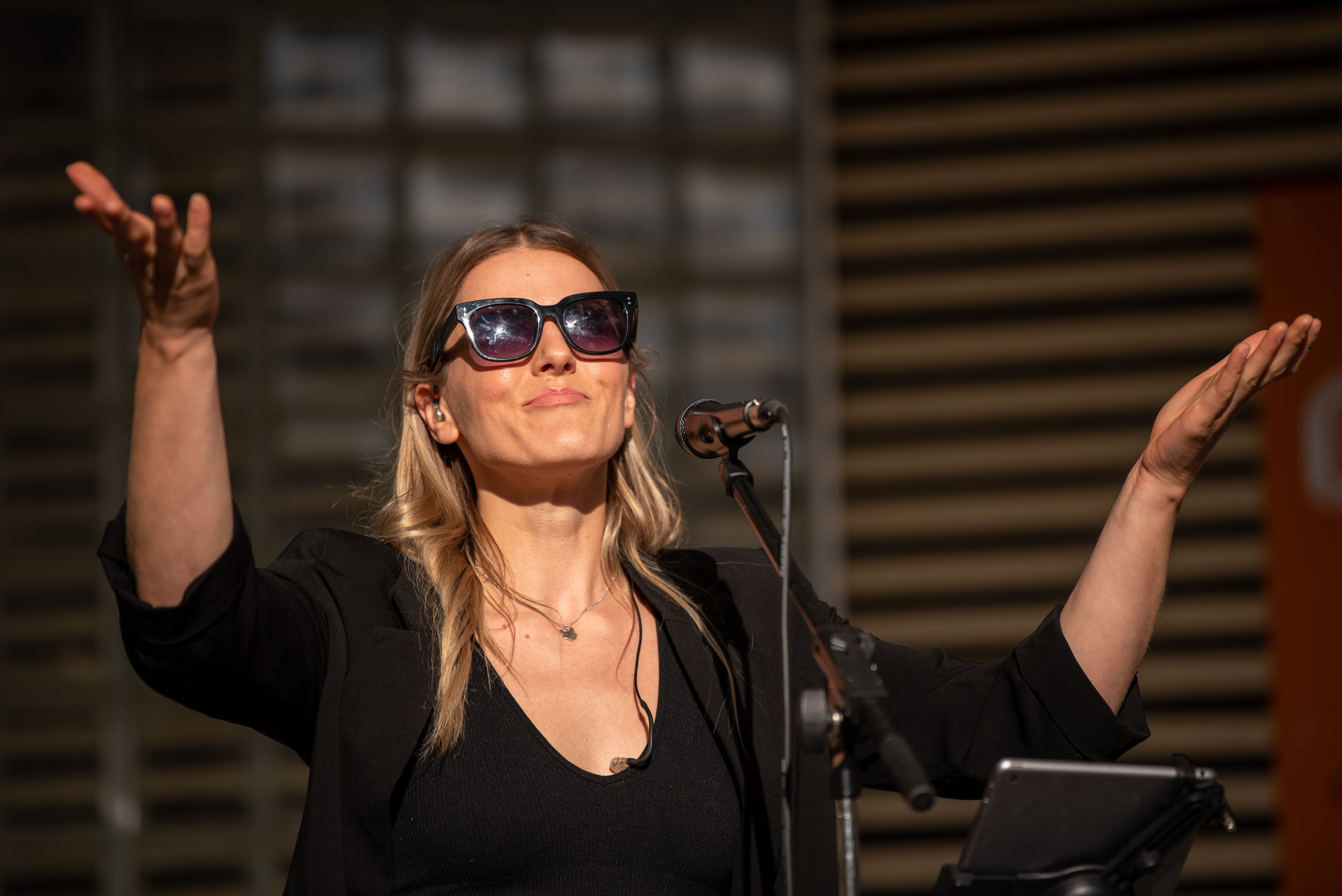 Laulaja ja laulunopettaja Maria Gertsjak esiintymässä Riihimäellä 